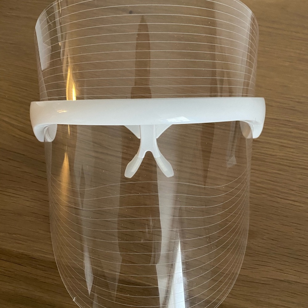 DMH AESTHETICS x Poosh LED LIGHT SHIELD MASK